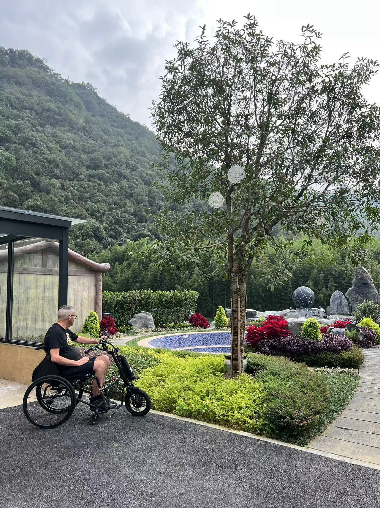 Single 15Ah battery Power Assist Hand Bike.